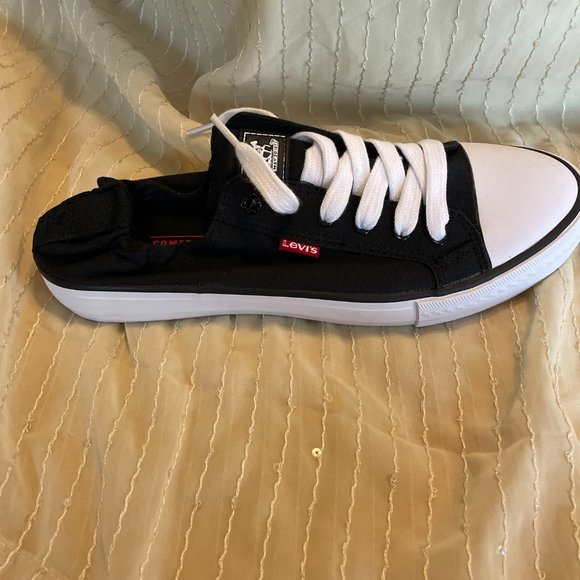 Sneaker (Shoes) - Picture 2 of 7